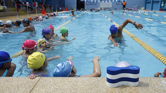 Por el calor del verano, los niños prefieren que los inscriban en natación. (USI)